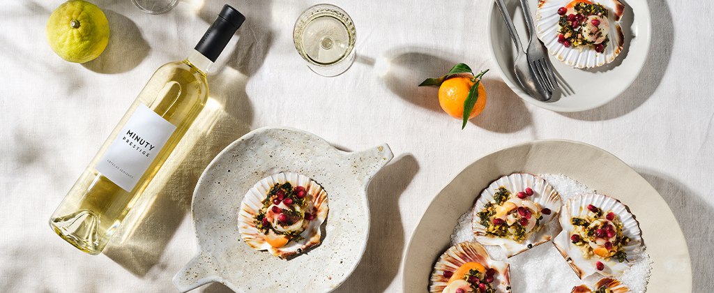 Recette de noix de Saint-Jacques en coquille, jus à la grenade et au Minuty Prestige